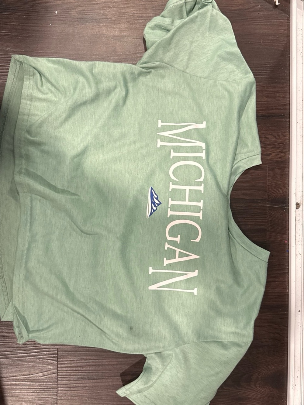 Cropped tee